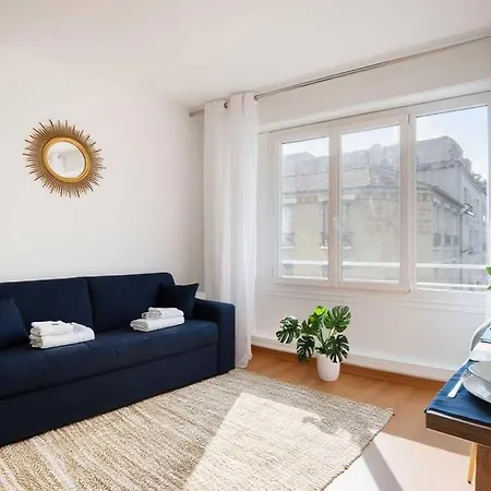 Charming - 2p - Near Convention Apartment